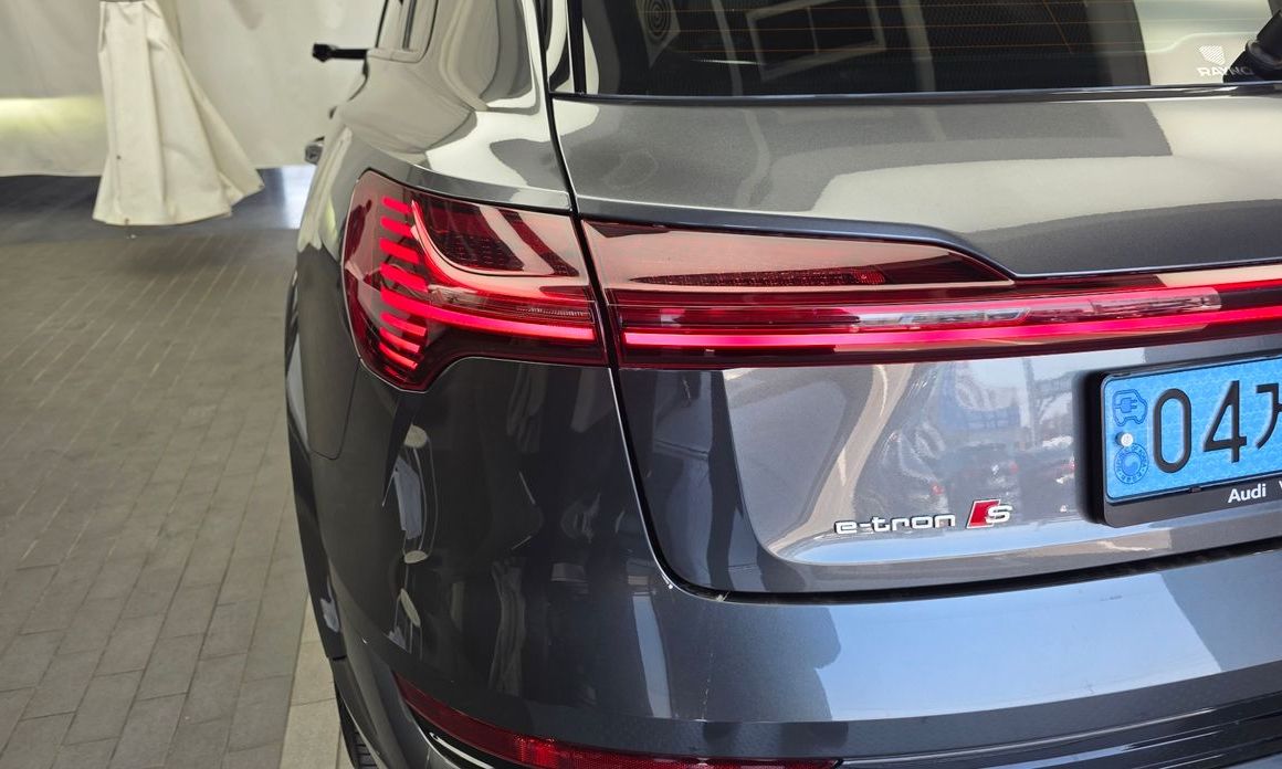 Audi e-tron 2023