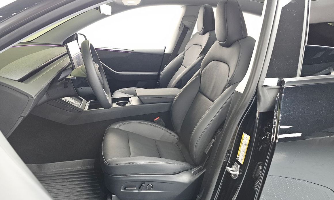 Tesla Model Y 2025