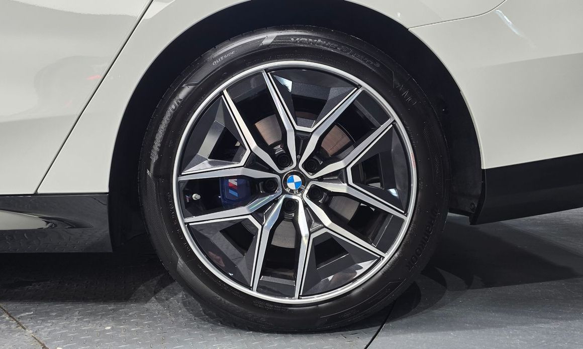 BMW 5-Series 2025