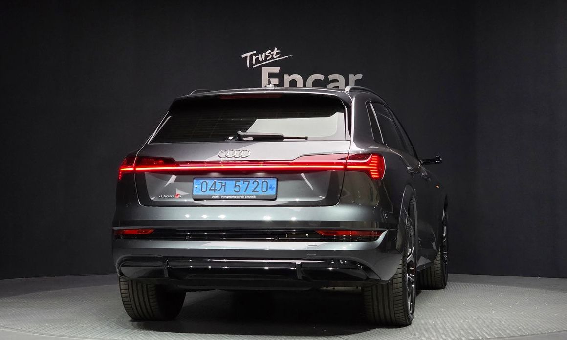 Audi e-tron 2023