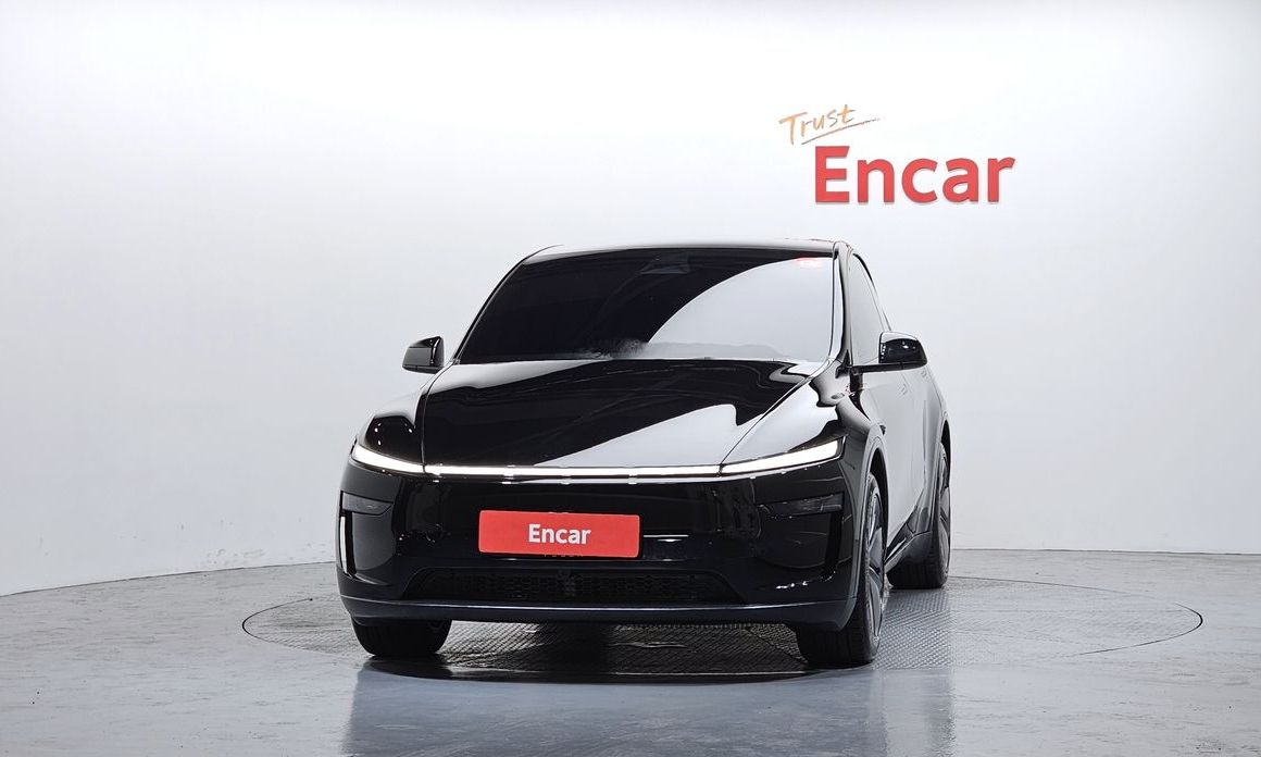 Tesla Model Y 2025