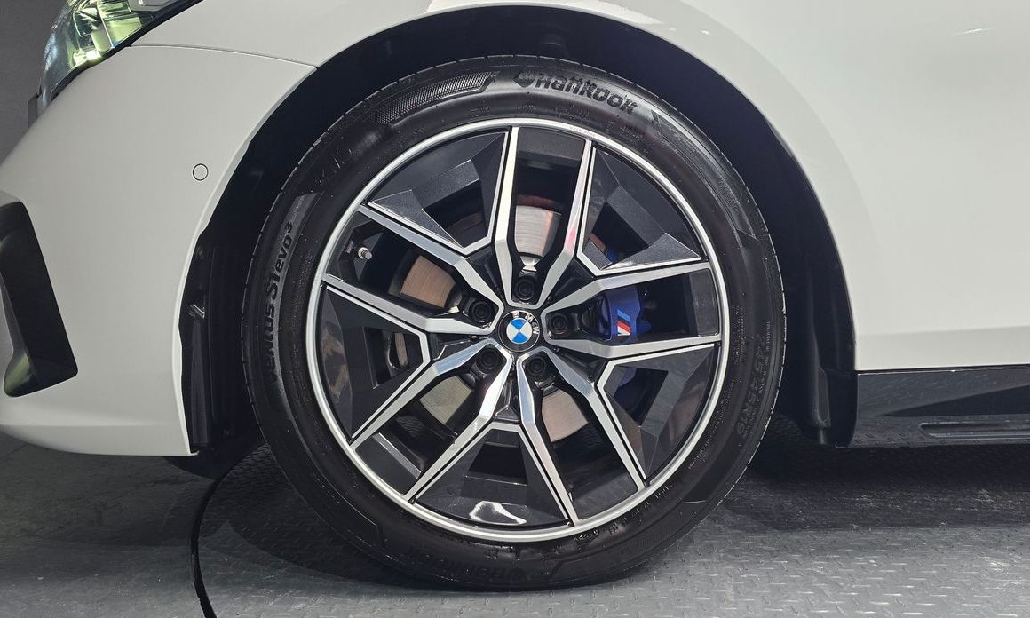 BMW 5-Series 2025