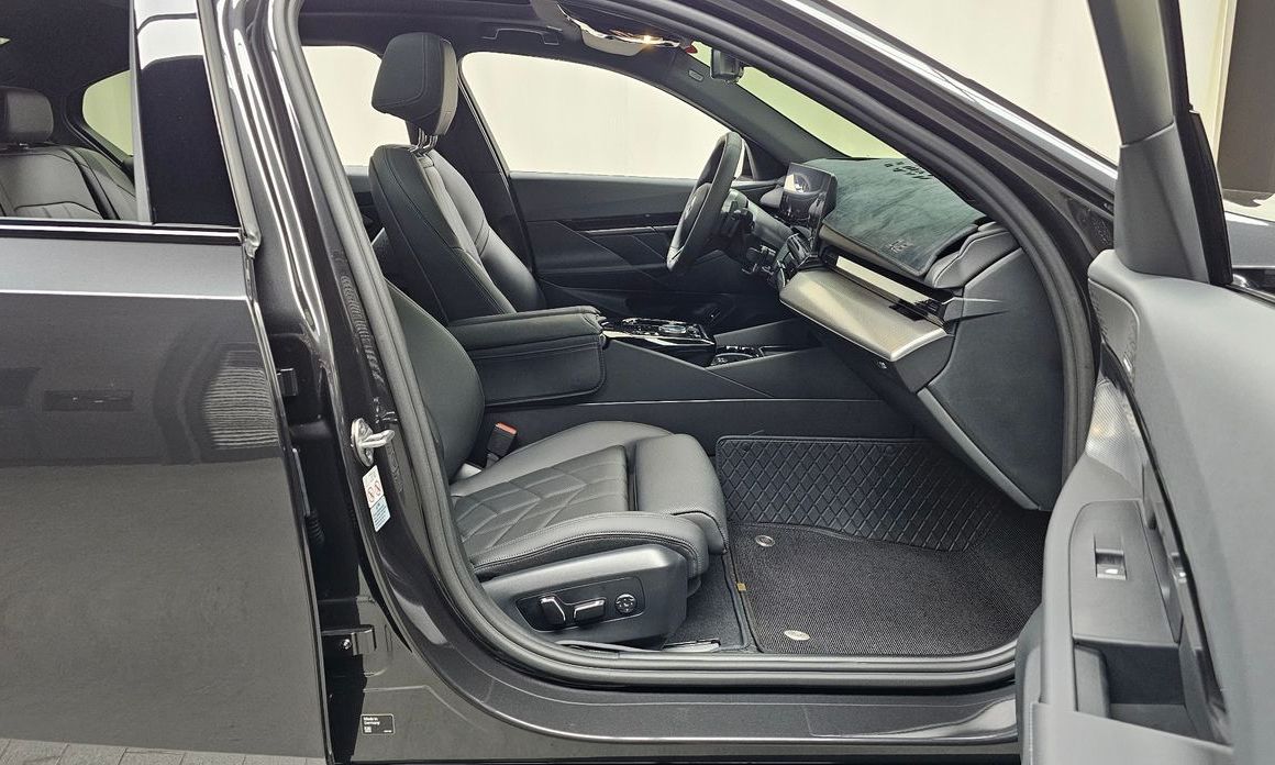 BMW 5-Series 2024