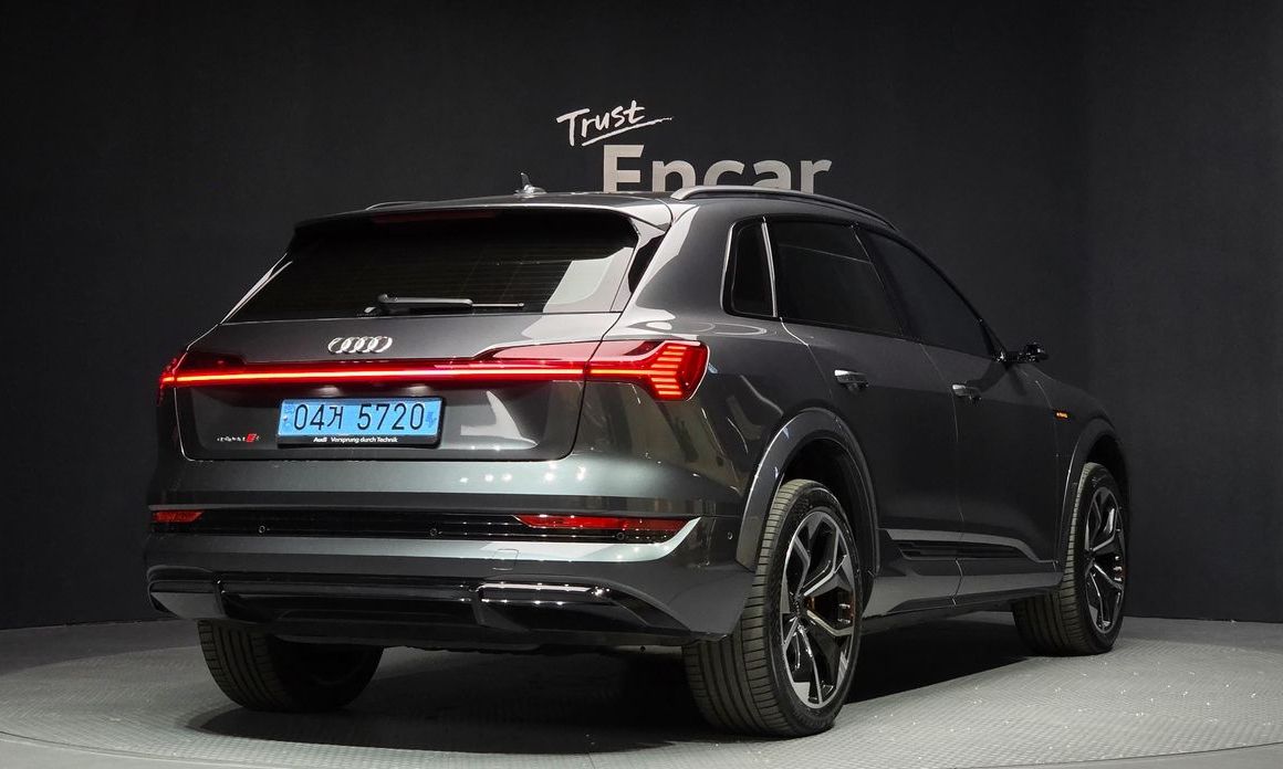 Audi e-tron 2023