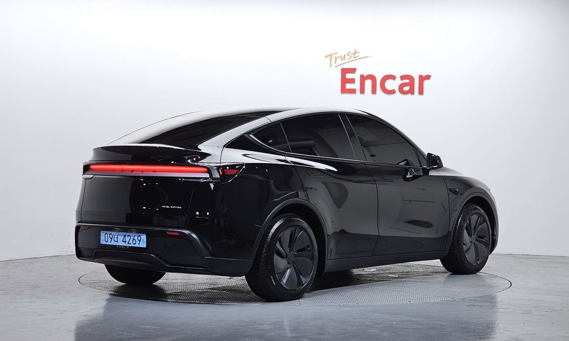Tesla Model Y 2025