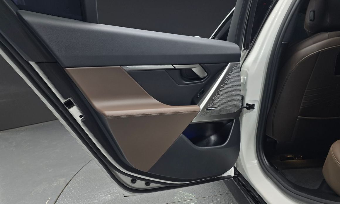 BMW 5-Series 2025