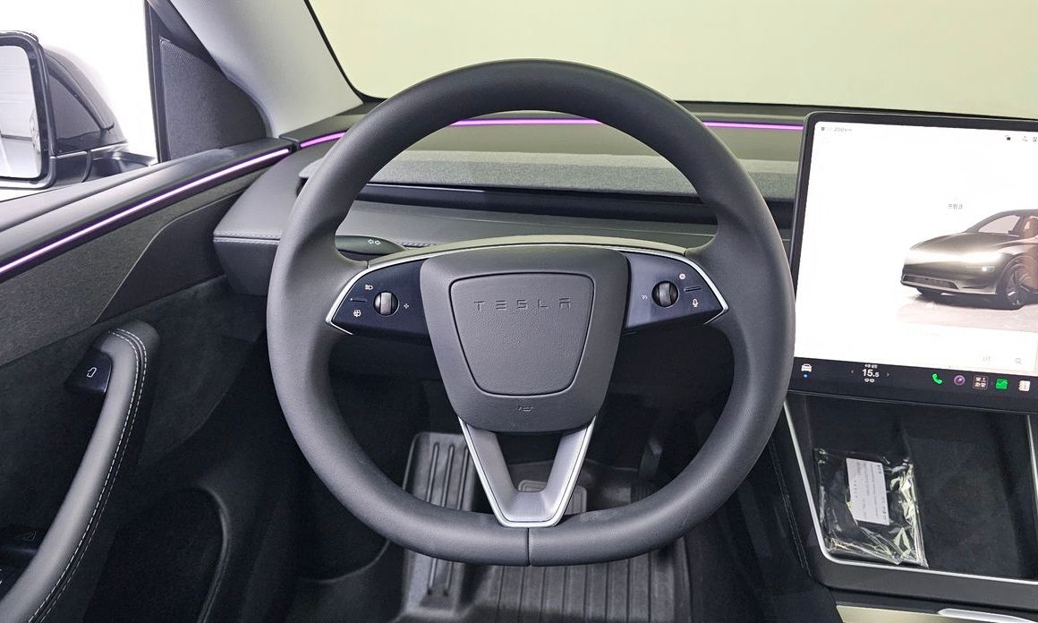 Tesla Model Y 2025