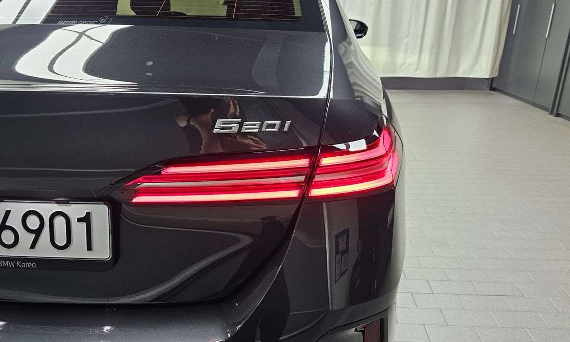 BMW 5-Series 2024