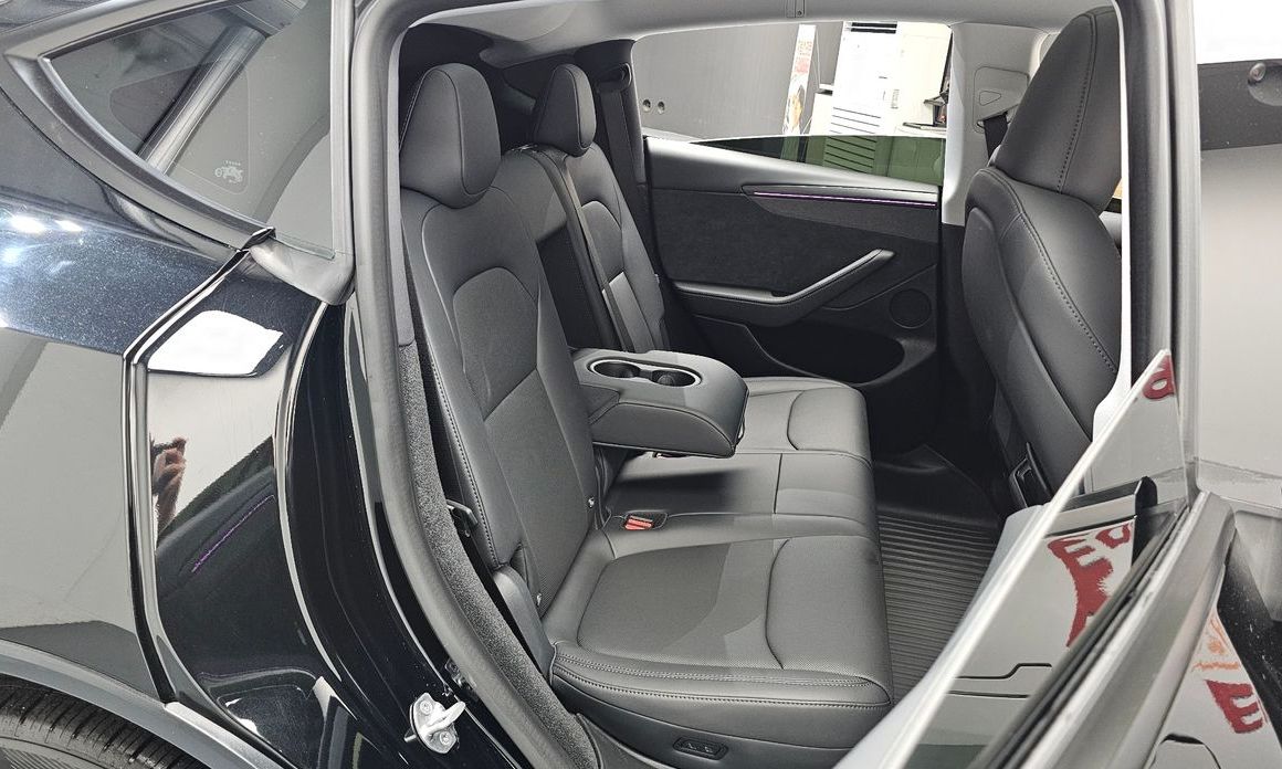 Tesla Model Y 2025