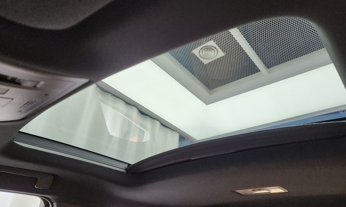 Lexus UX 2025