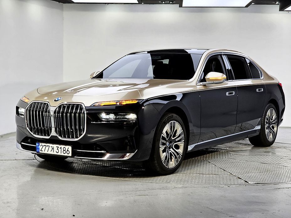 BMW 7-Series 2023