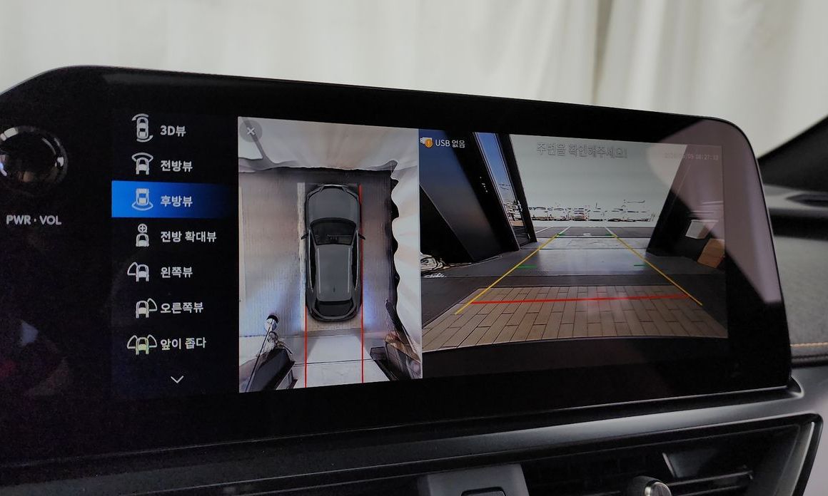 Lexus UX 2025