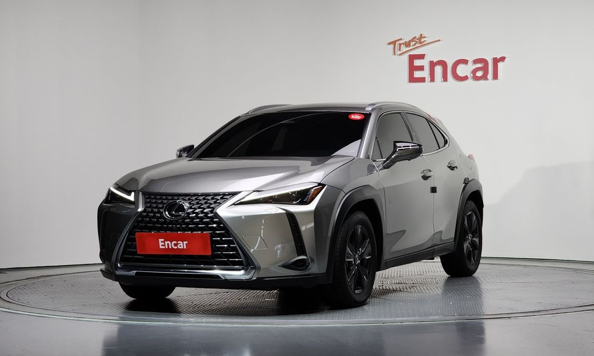 Lexus UX 2025
