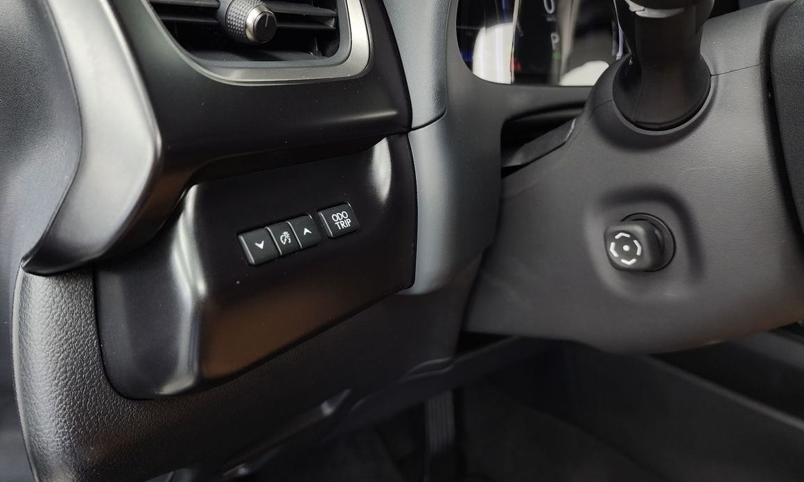 Lexus UX 2025