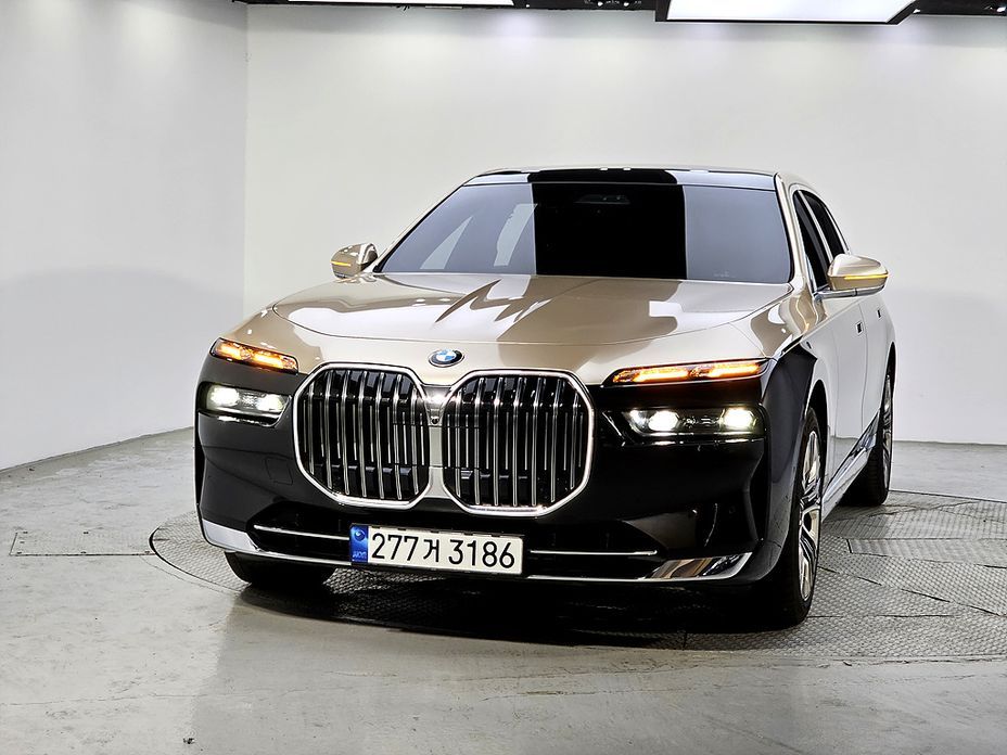 BMW 7-Series 2023
