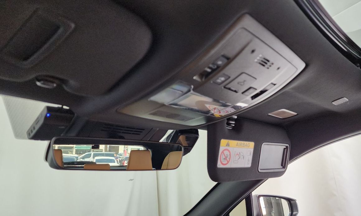 Lexus UX 2025