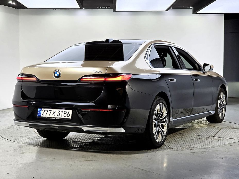 BMW 7-Series 2023