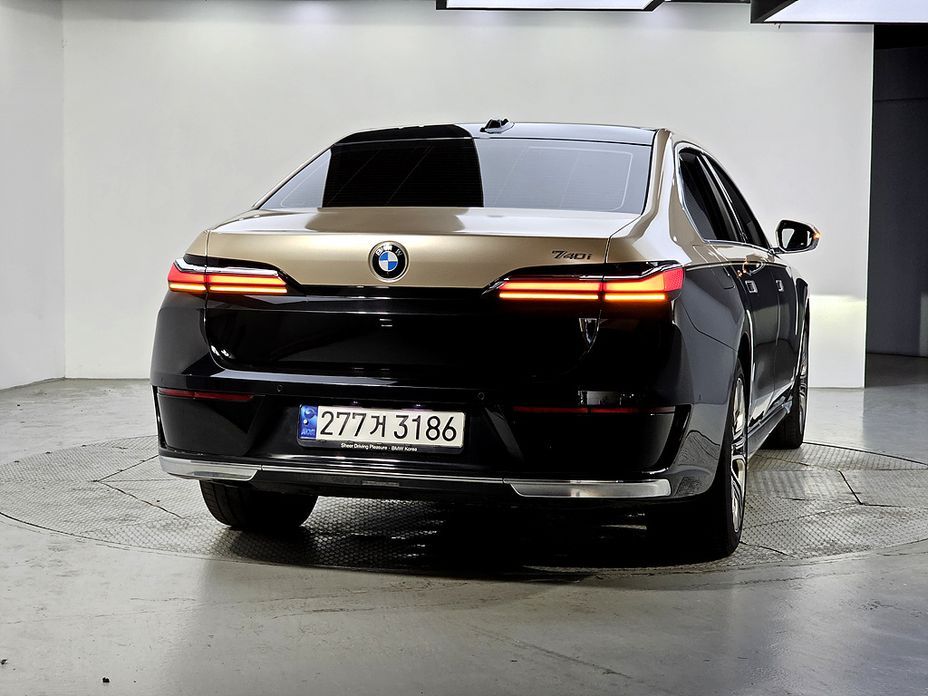 BMW 7-Series 2023