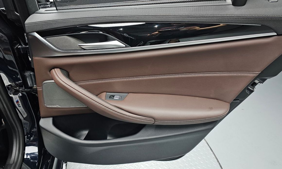 BMW 5-Series 2023