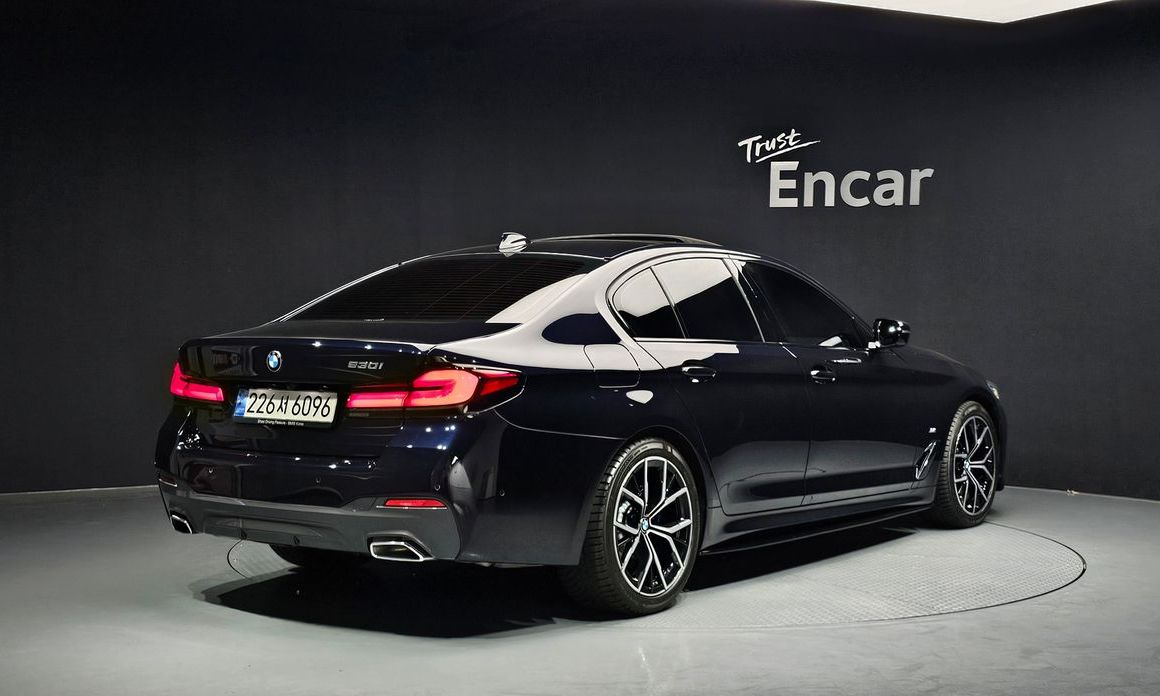BMW 5-Series 2023