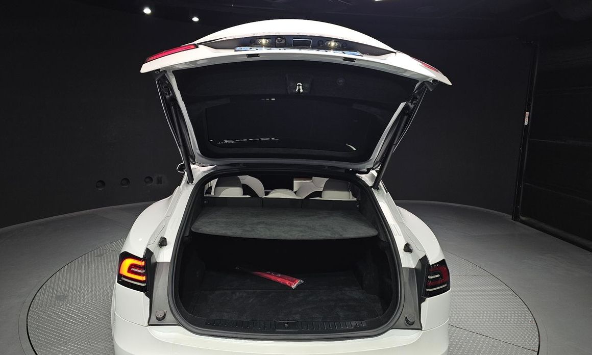Tesla Model S 2023