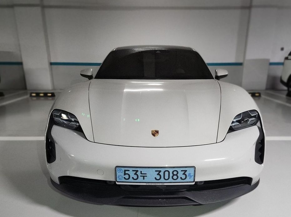 Porsche Taycan 2021