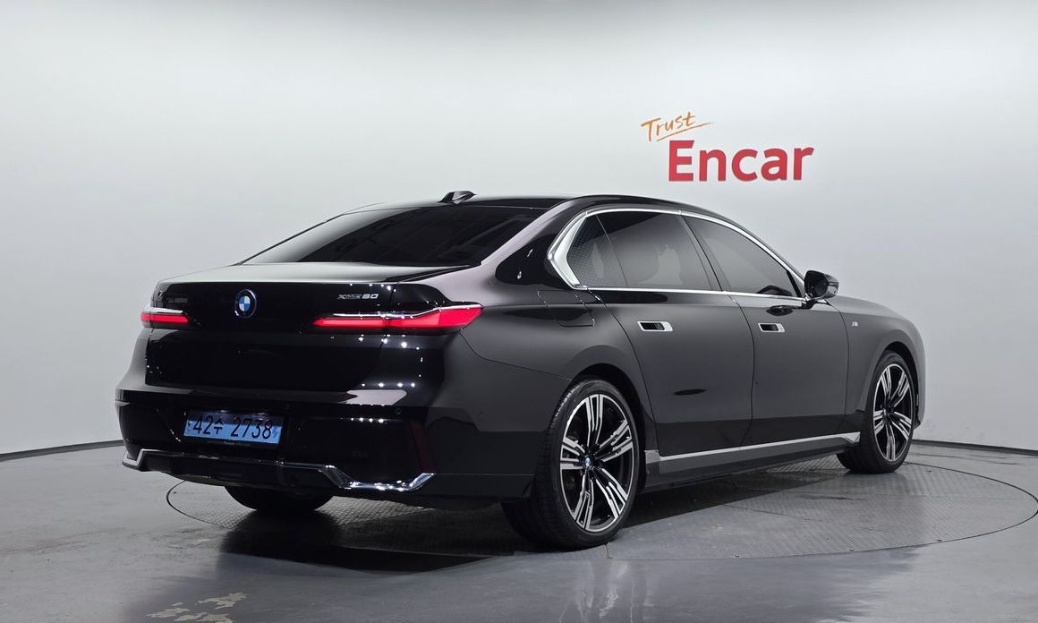 BMW i7 2025