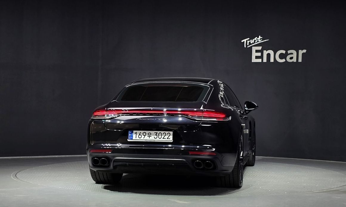 Porsche Panamera 2023