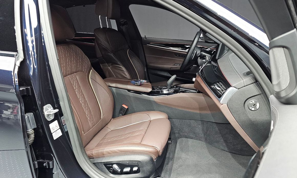 BMW 5-Series 2023