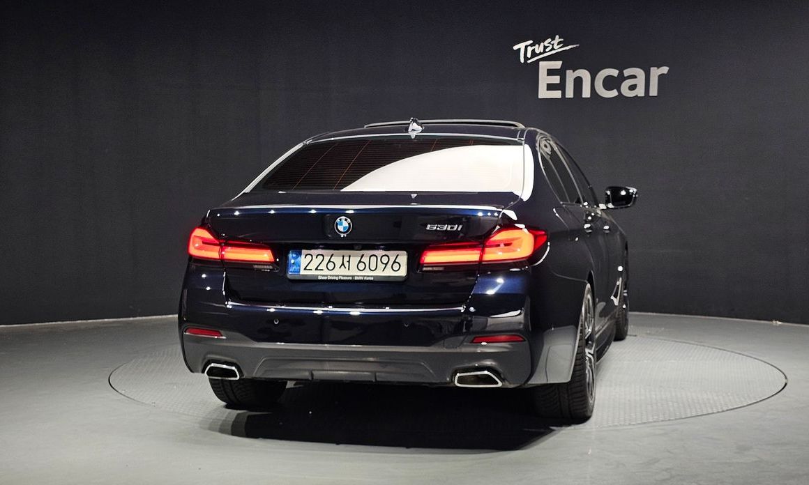BMW 5-Series 2023
