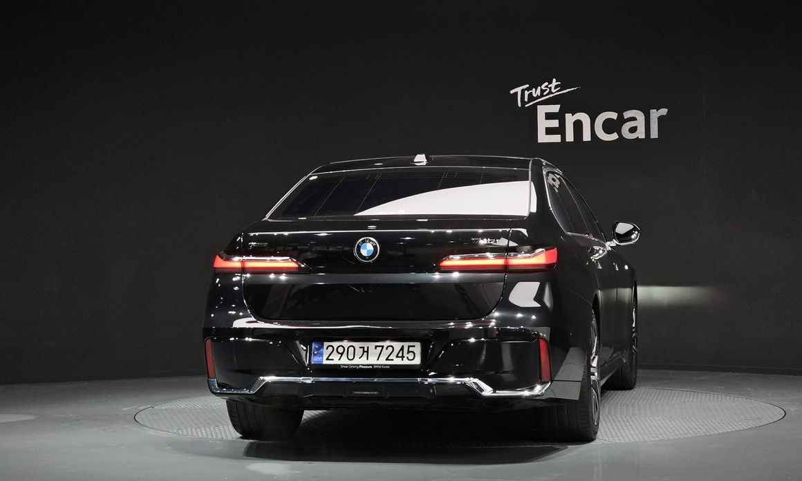 BMW 7-Series 2024