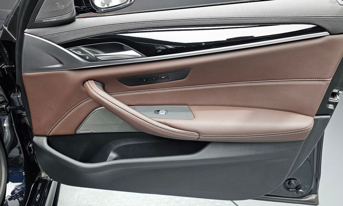 BMW 5-Series 2023