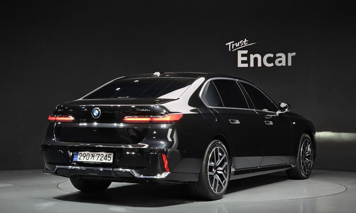 BMW 7-Series 2024