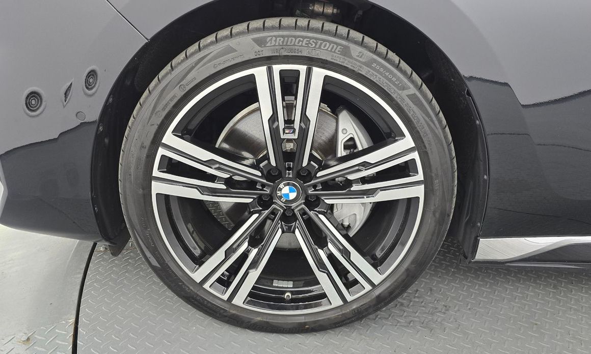 BMW i7 2025