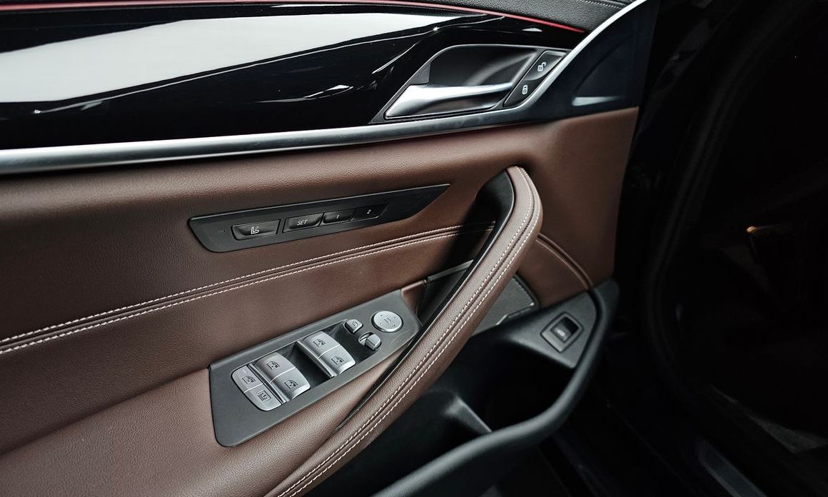BMW 5-Series 2023