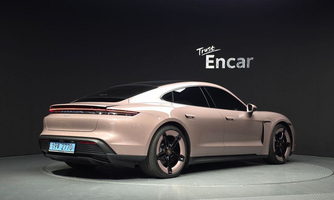 Porsche Taycan 2025