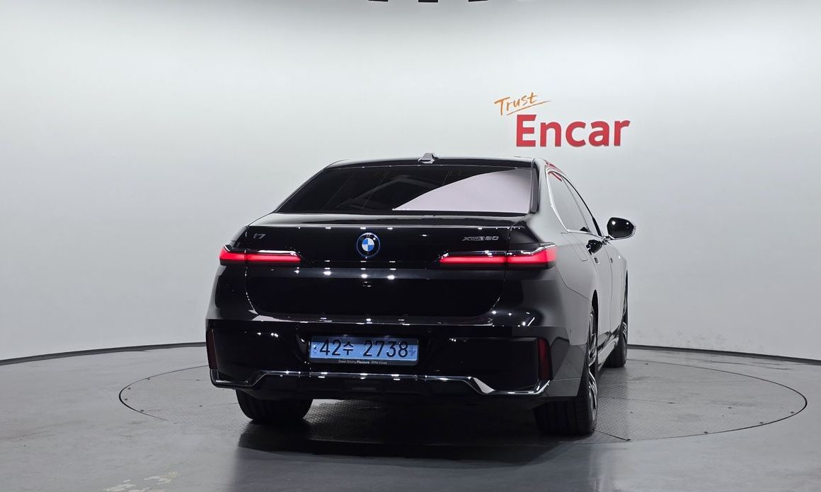BMW i7 2025