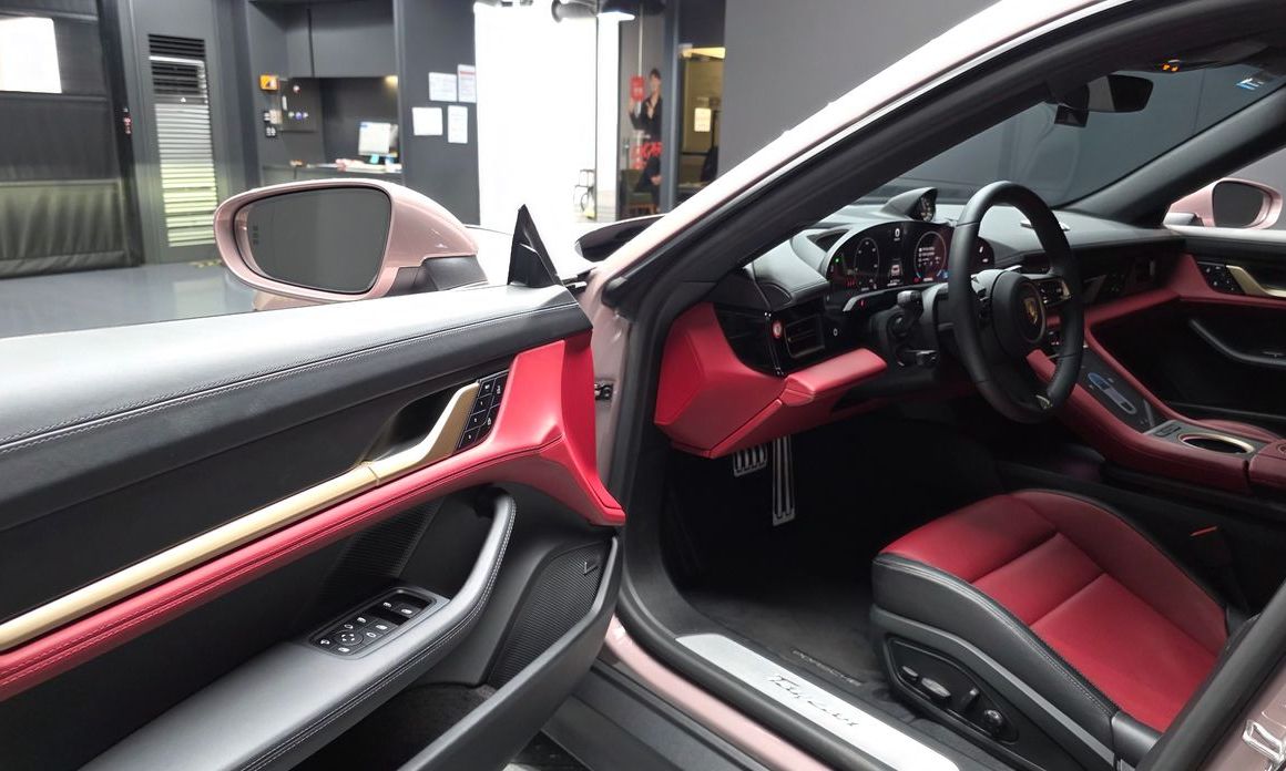 Porsche Taycan 2025