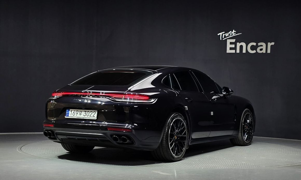 Porsche Panamera 2023