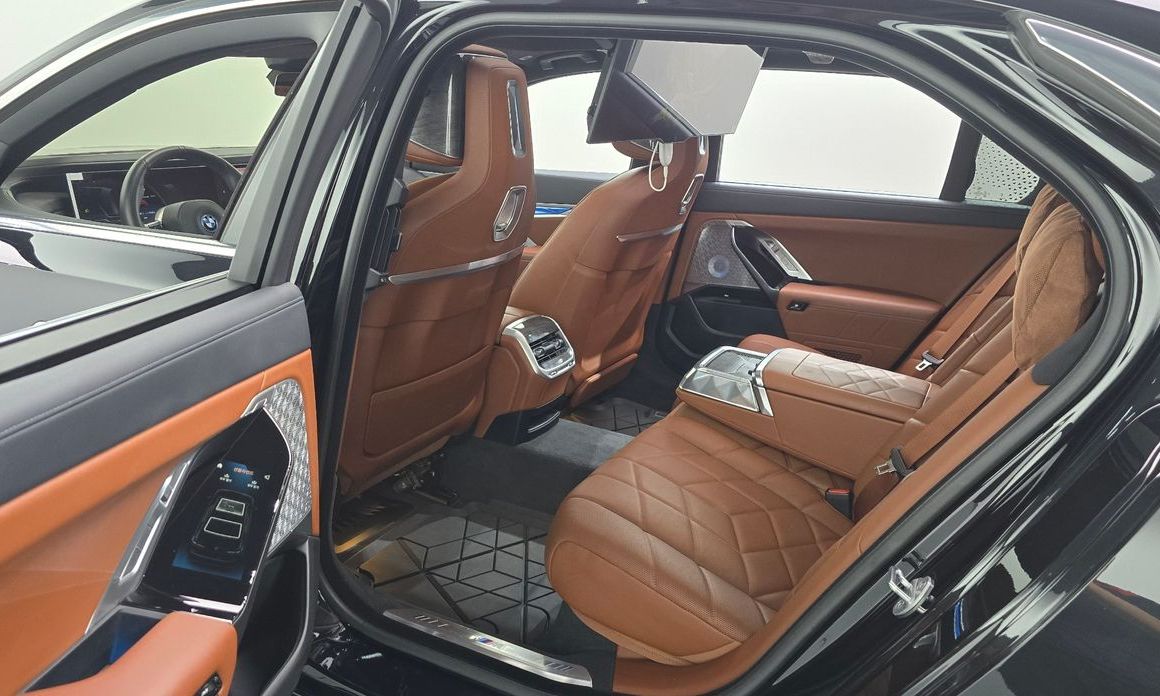 BMW i7 2025
