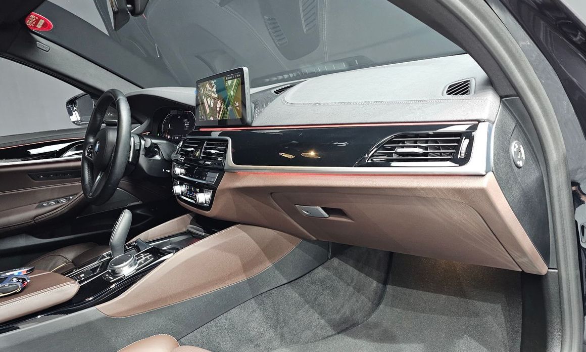 BMW 5-Series 2023