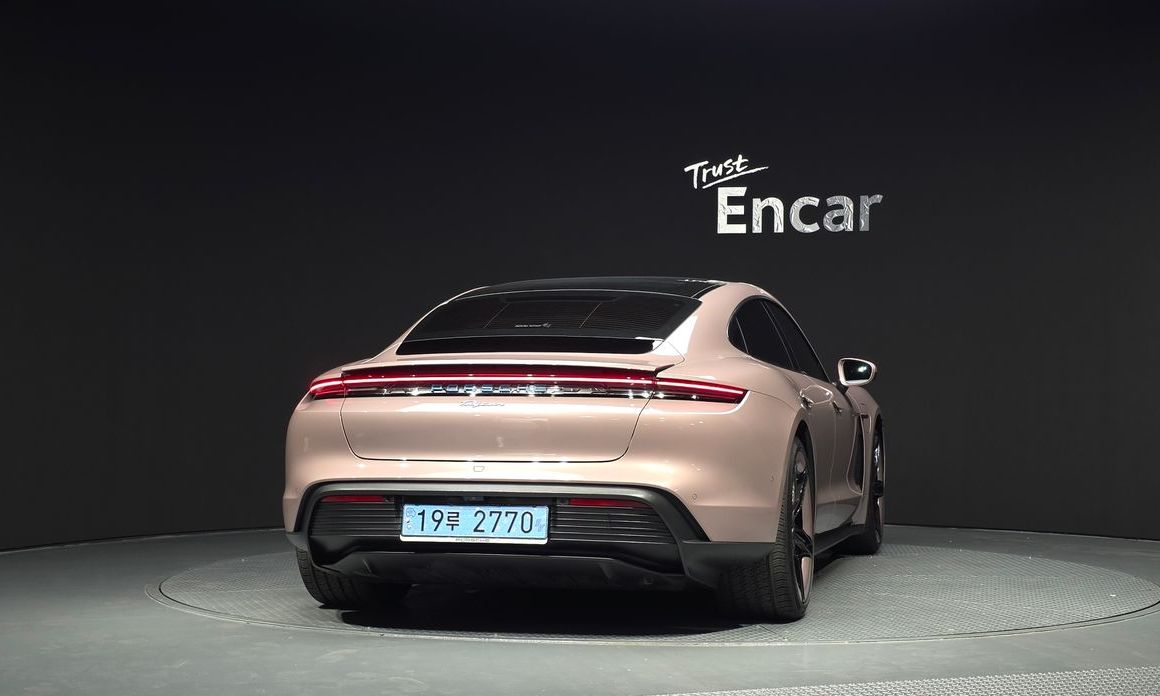 Porsche Taycan 2025