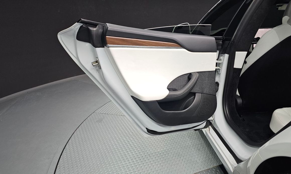 Tesla Model S 2023