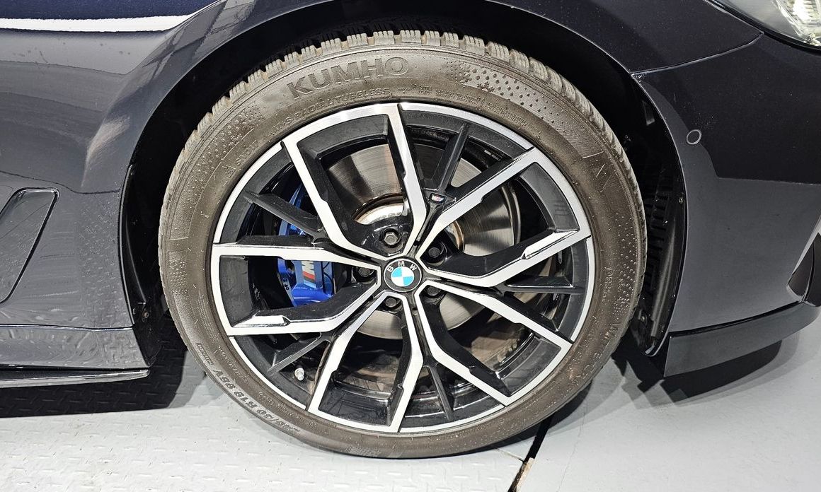 BMW 5-Series 2023