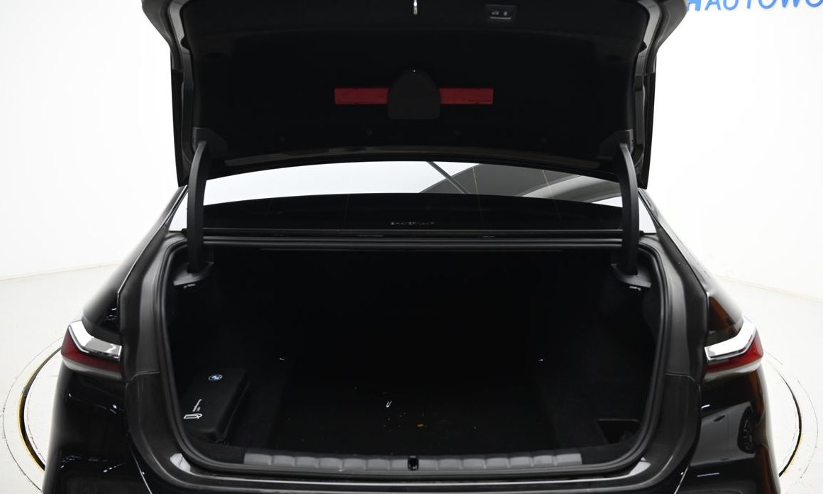 BMW 7-Series 2025