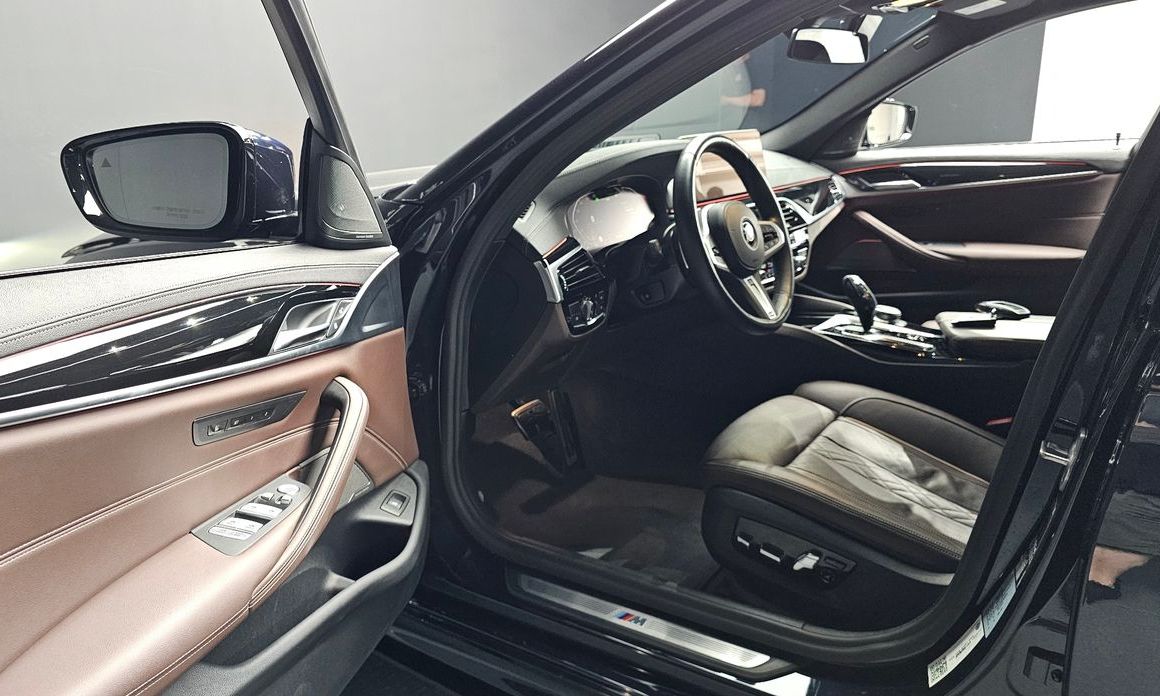 BMW 5-Series 2023