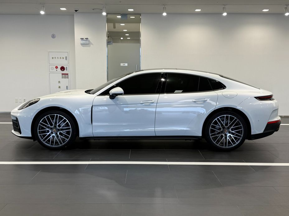 Porsche Panamera 2024