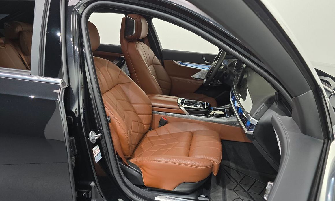 BMW i7 2025
