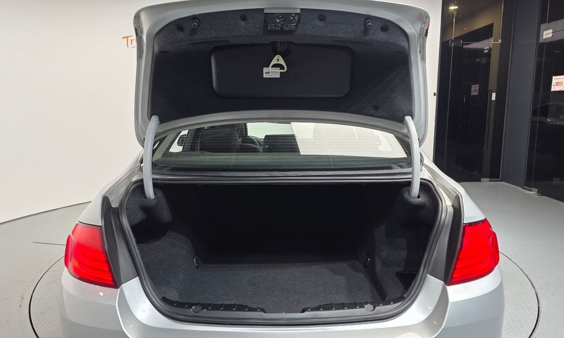 BMW 5-Series 2011