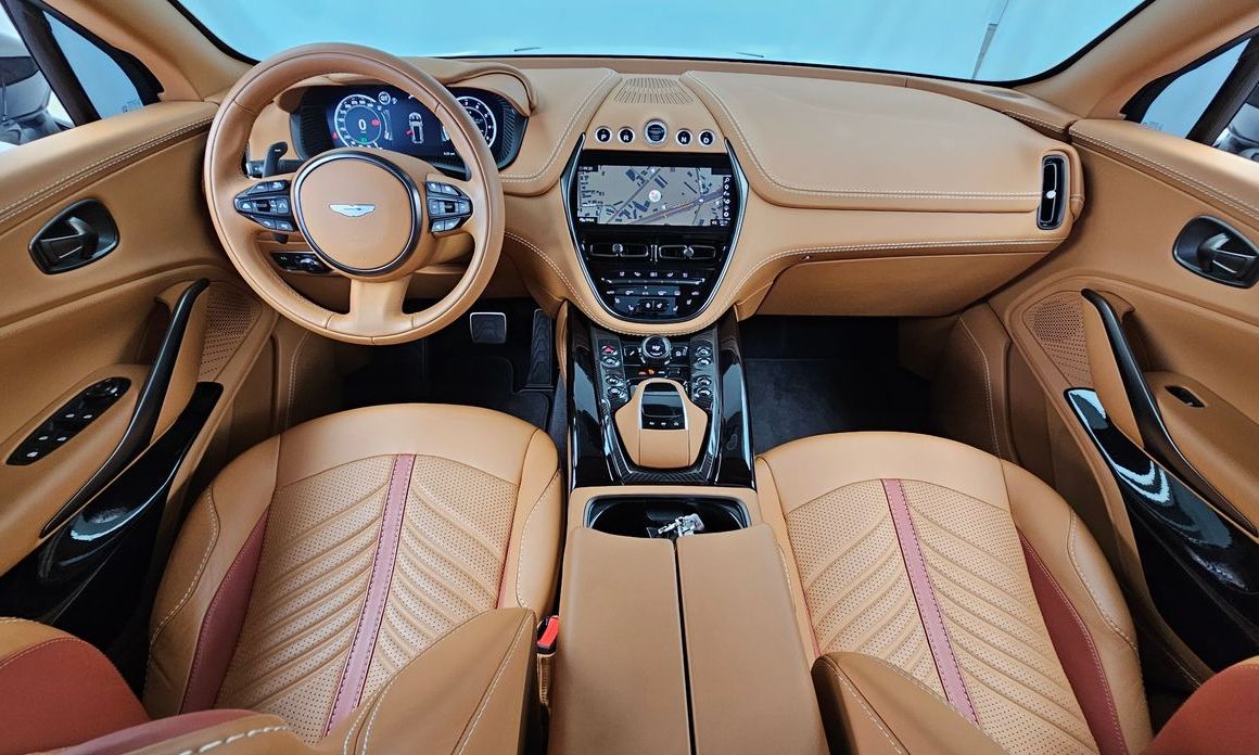 Astonmartin DBX 2023